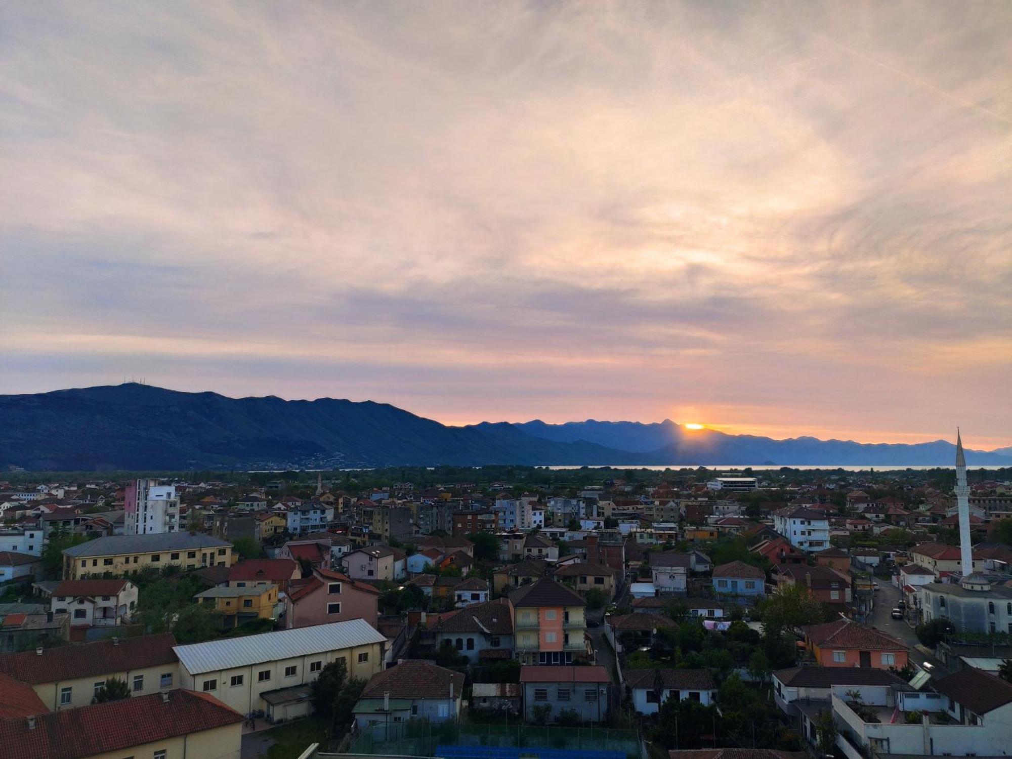Sunset View Apartment Shkoder Rooftop Bagian luar foto